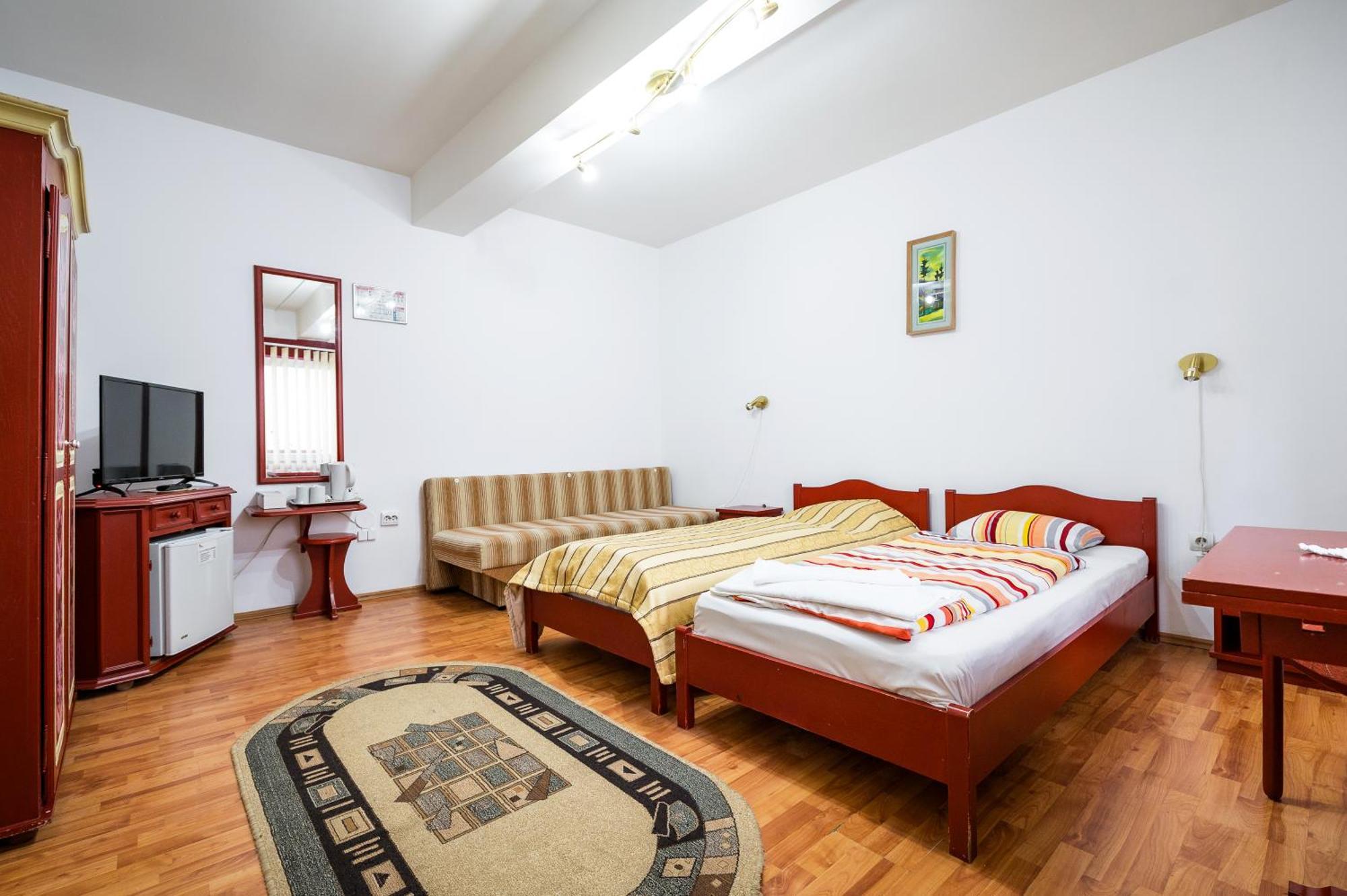 Hotel Sugas Сфинту-Ґеорґе Екстер'єр фото